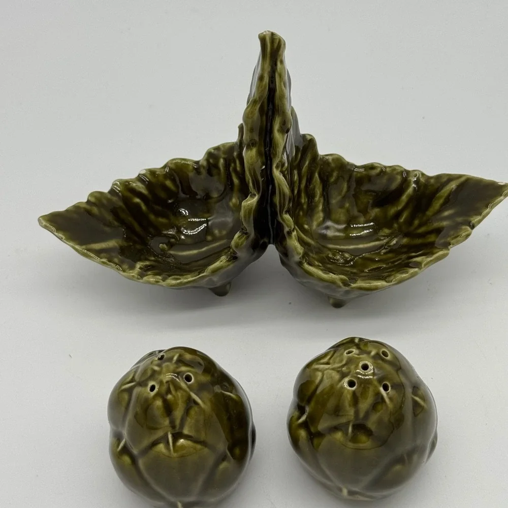 Vintage Signed Italian Majolica Artichoke Salt Pepper Shakers Leaf Caddy Set